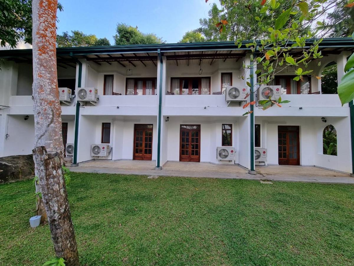 Villa Birdlake Hikkaduwa Esterno foto