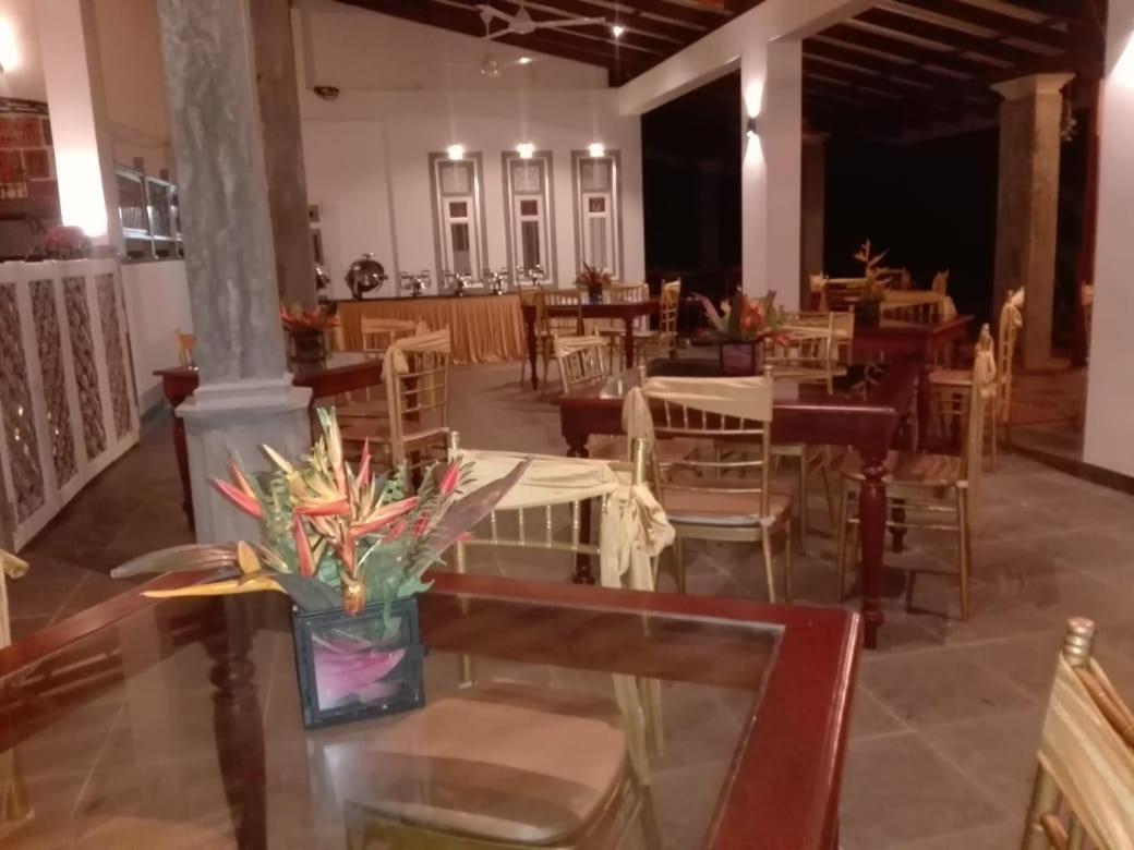 Villa Birdlake Hikkaduwa Esterno foto